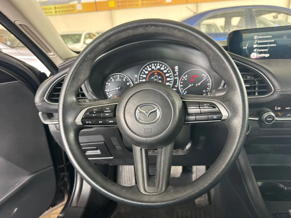 Car image 11