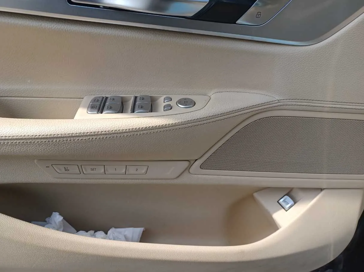Car image 22