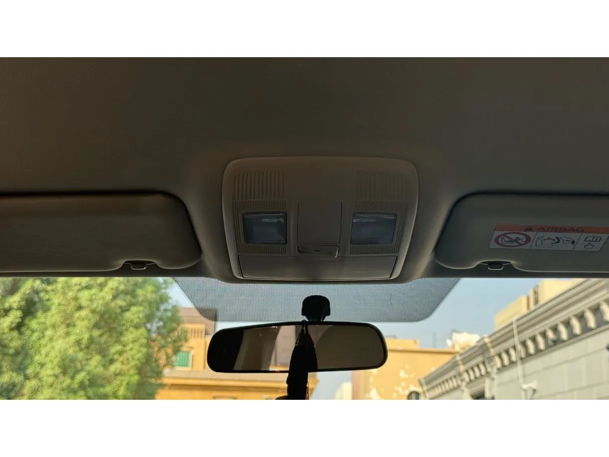 Car image 26