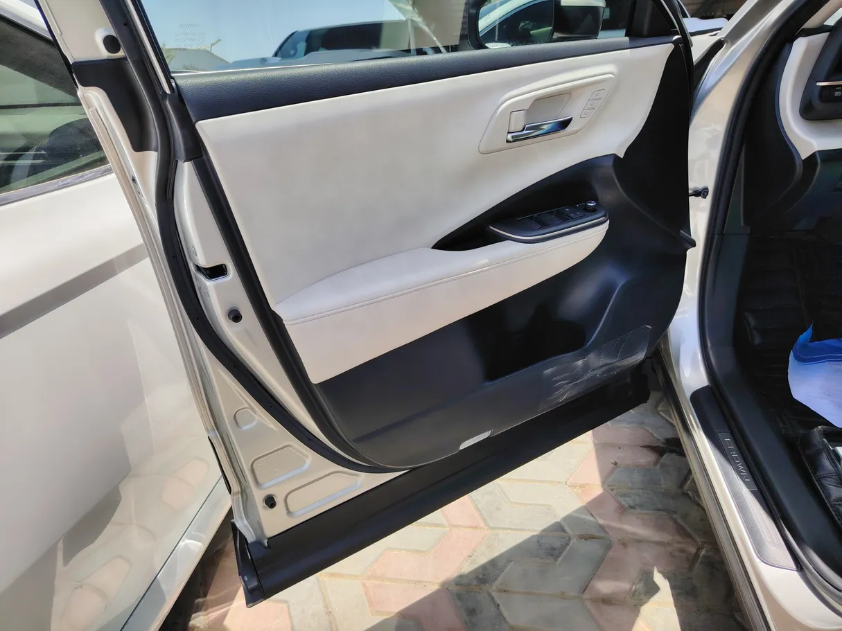 Car image 14