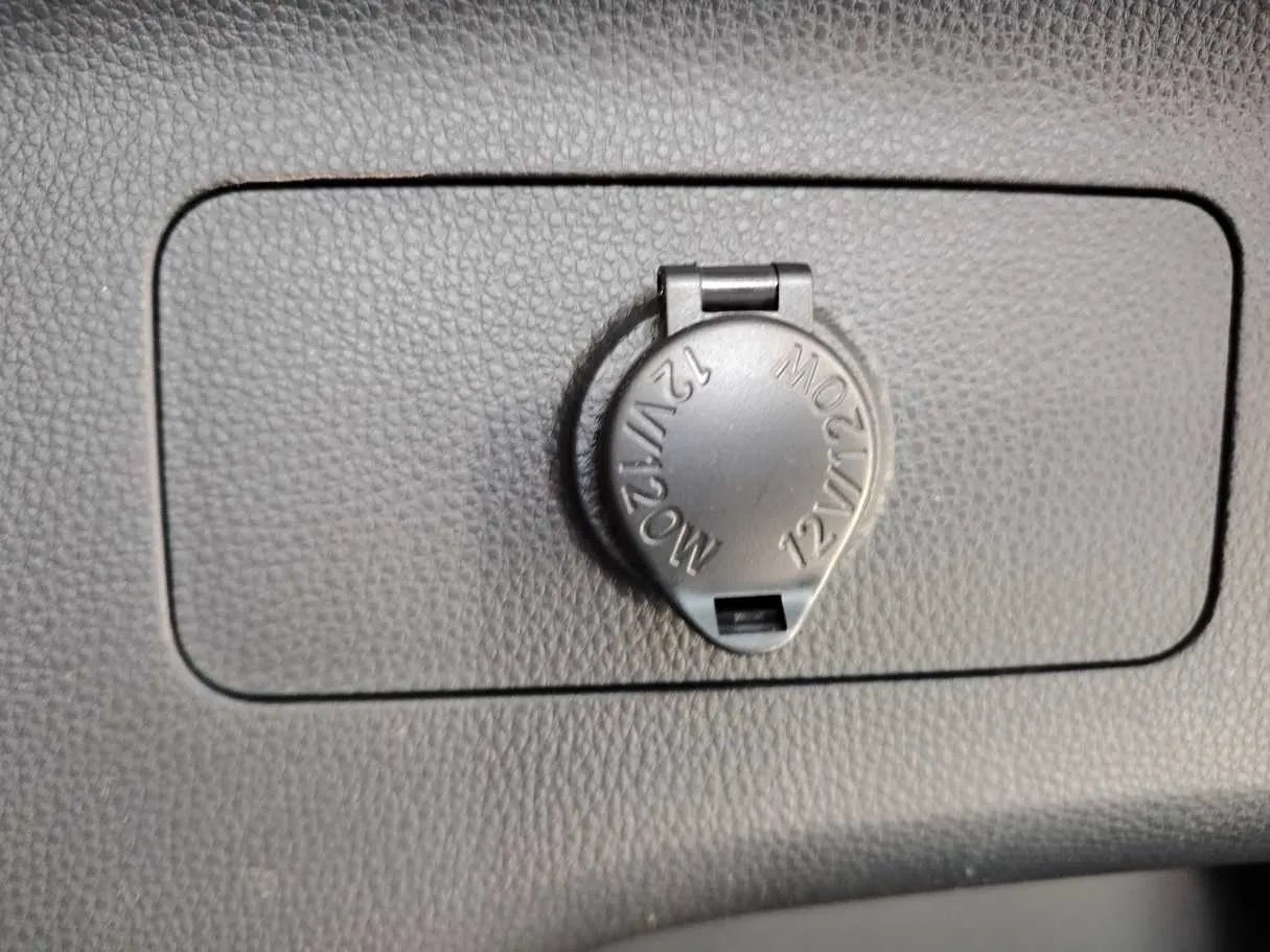 Car image 32