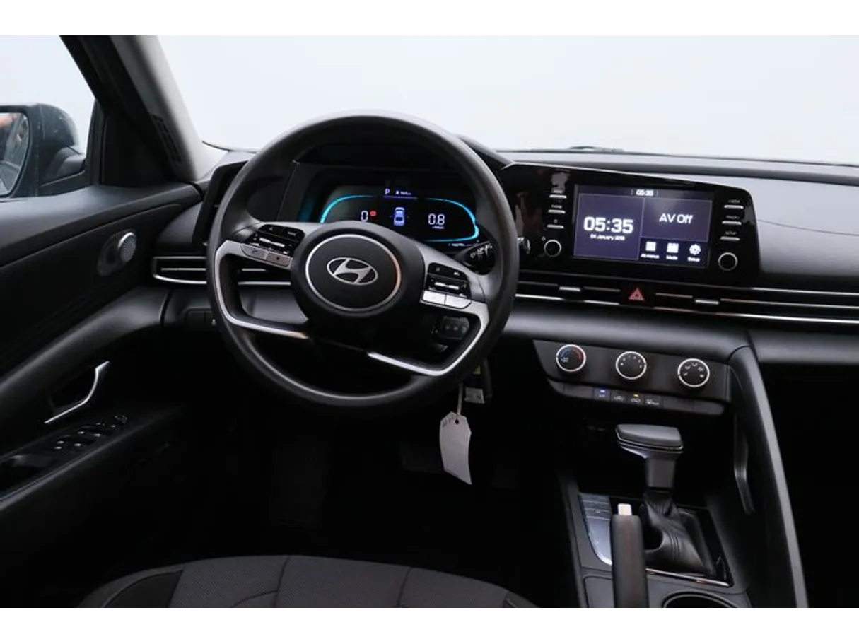 Car image 14