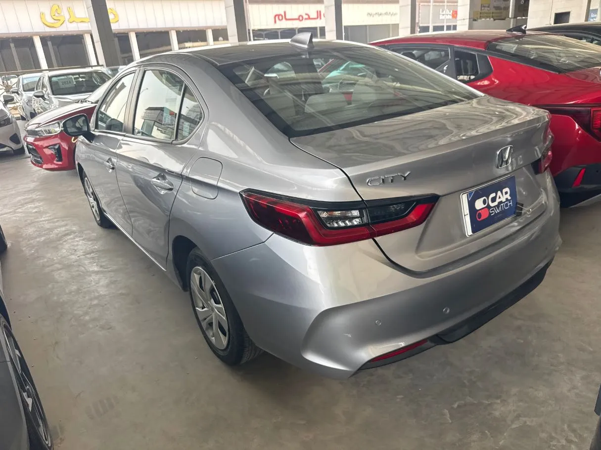 Car image 5