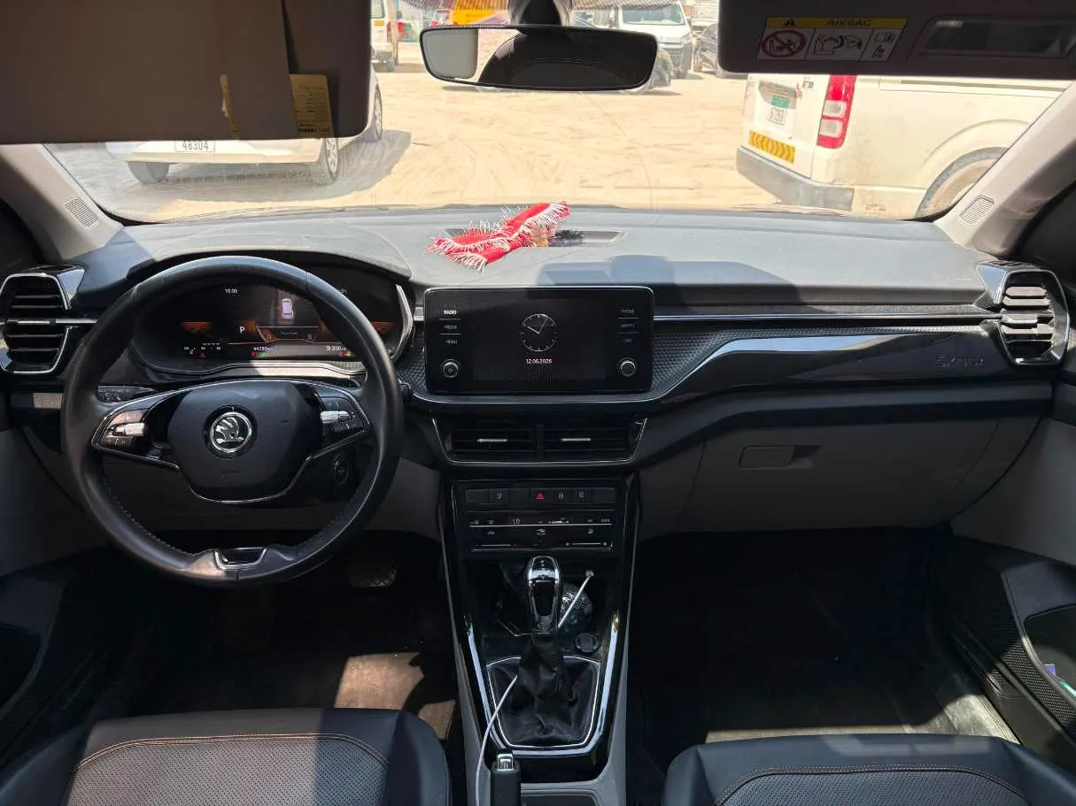Car image 15