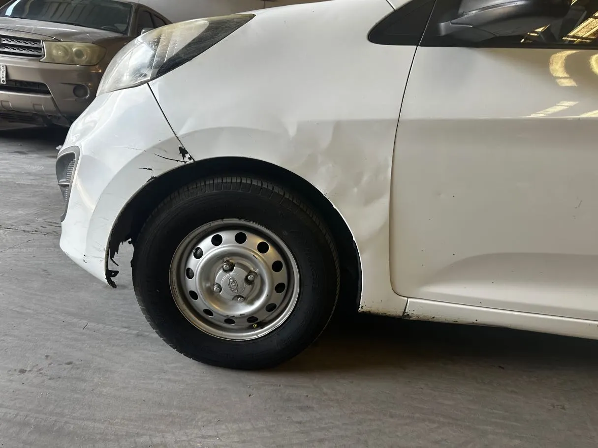 Car image 9