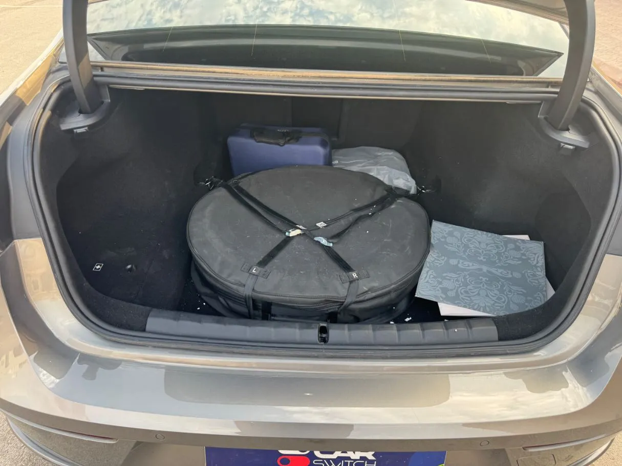 Car image 19