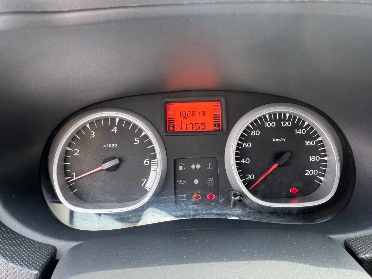Car image 18