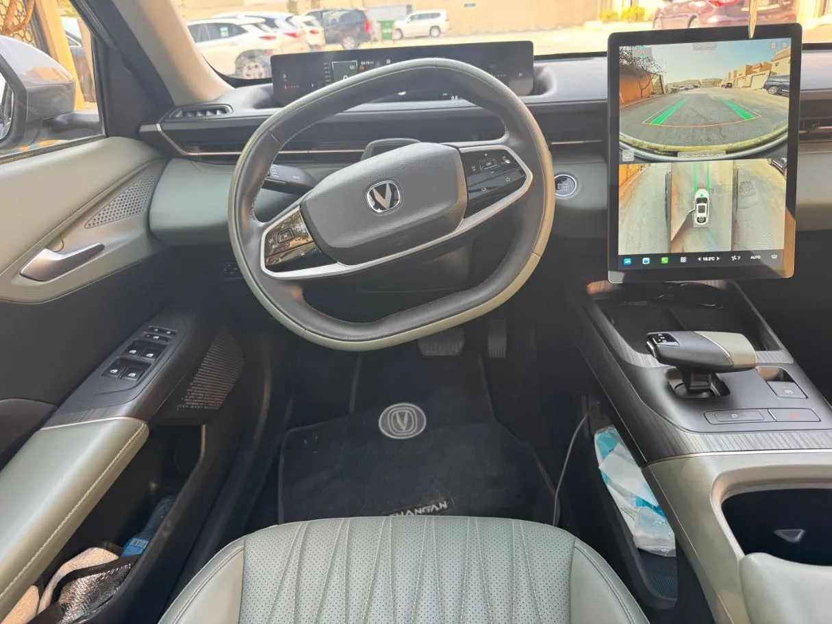 Car image 19