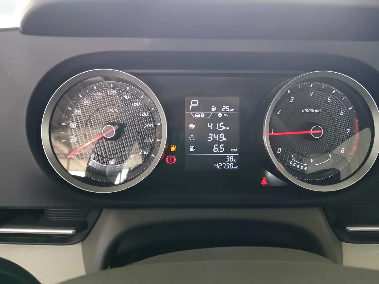 Car image 10