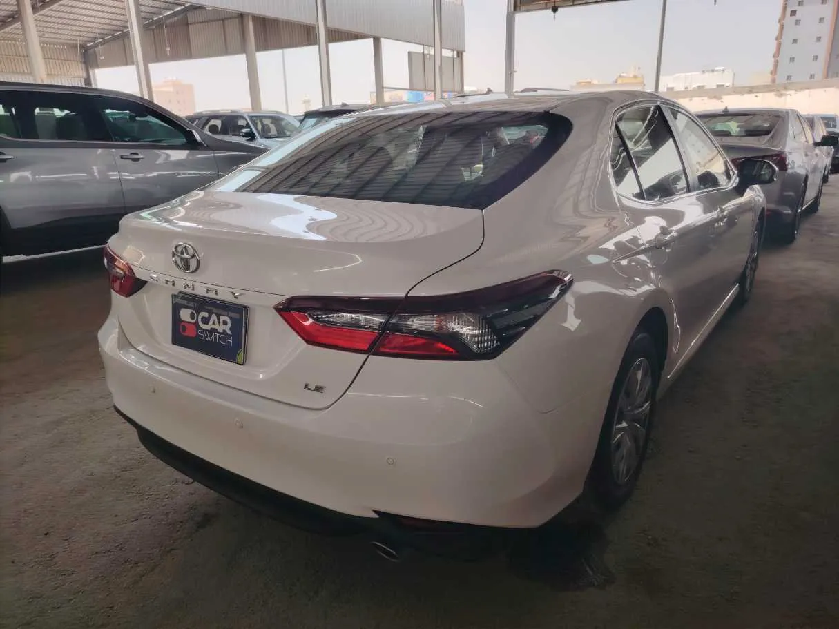 Car image 5