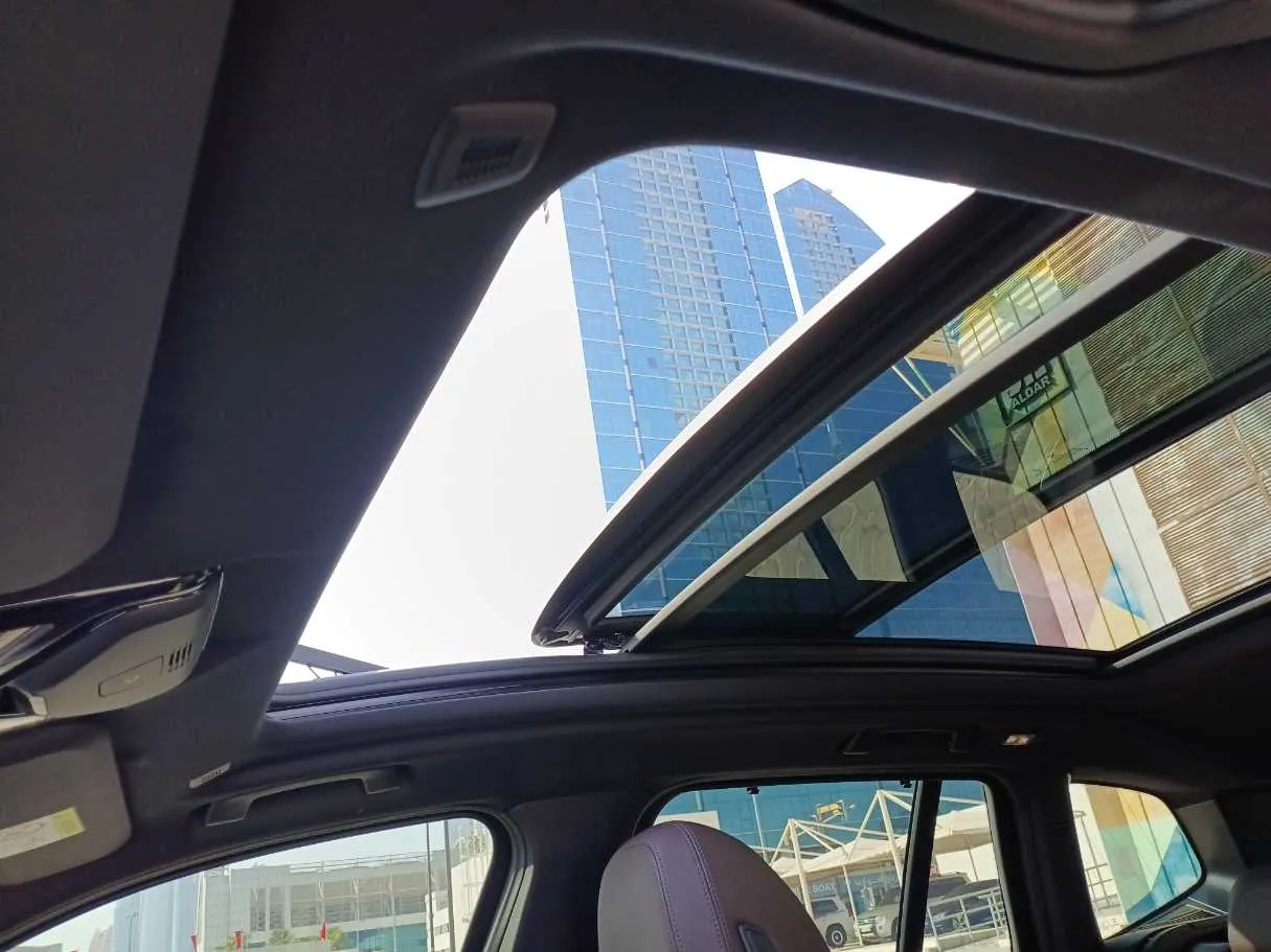 Car image 25