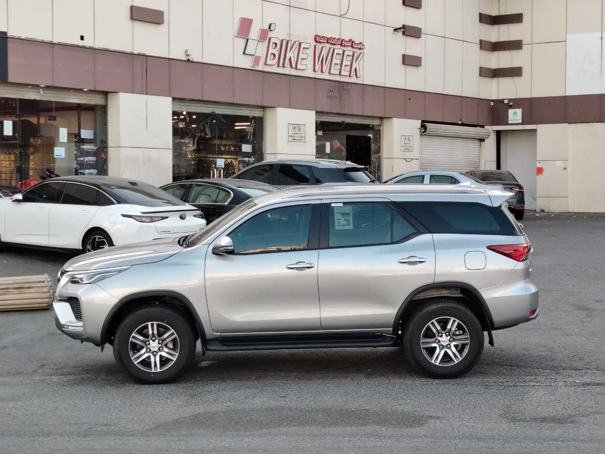 Car image 8