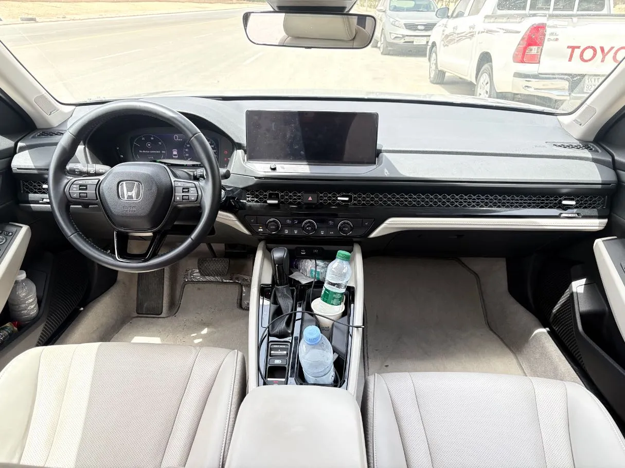 Car image 18