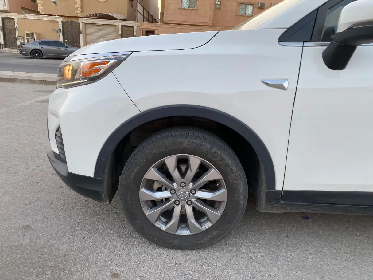 Car image 9