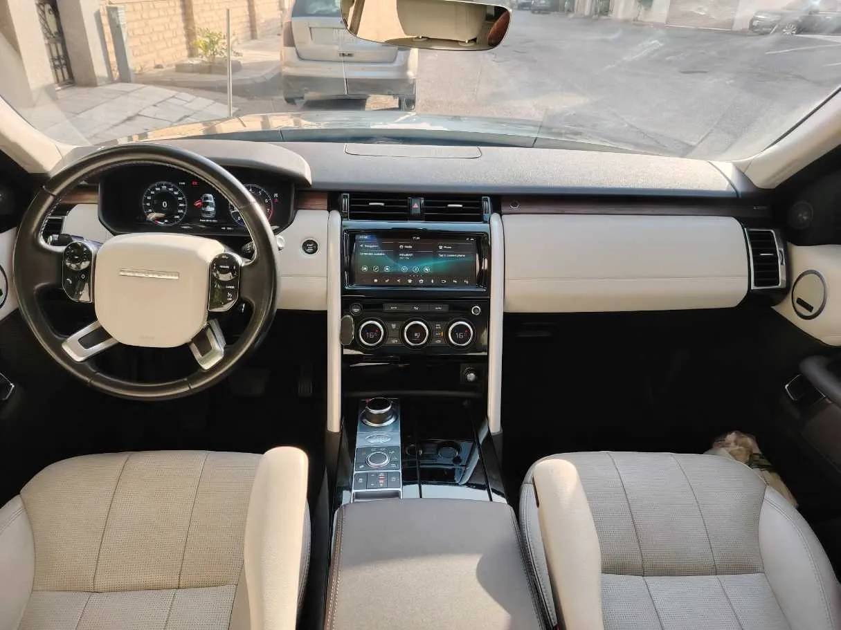 Car image 20