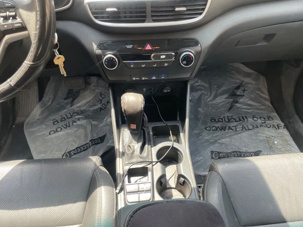 Car image 18