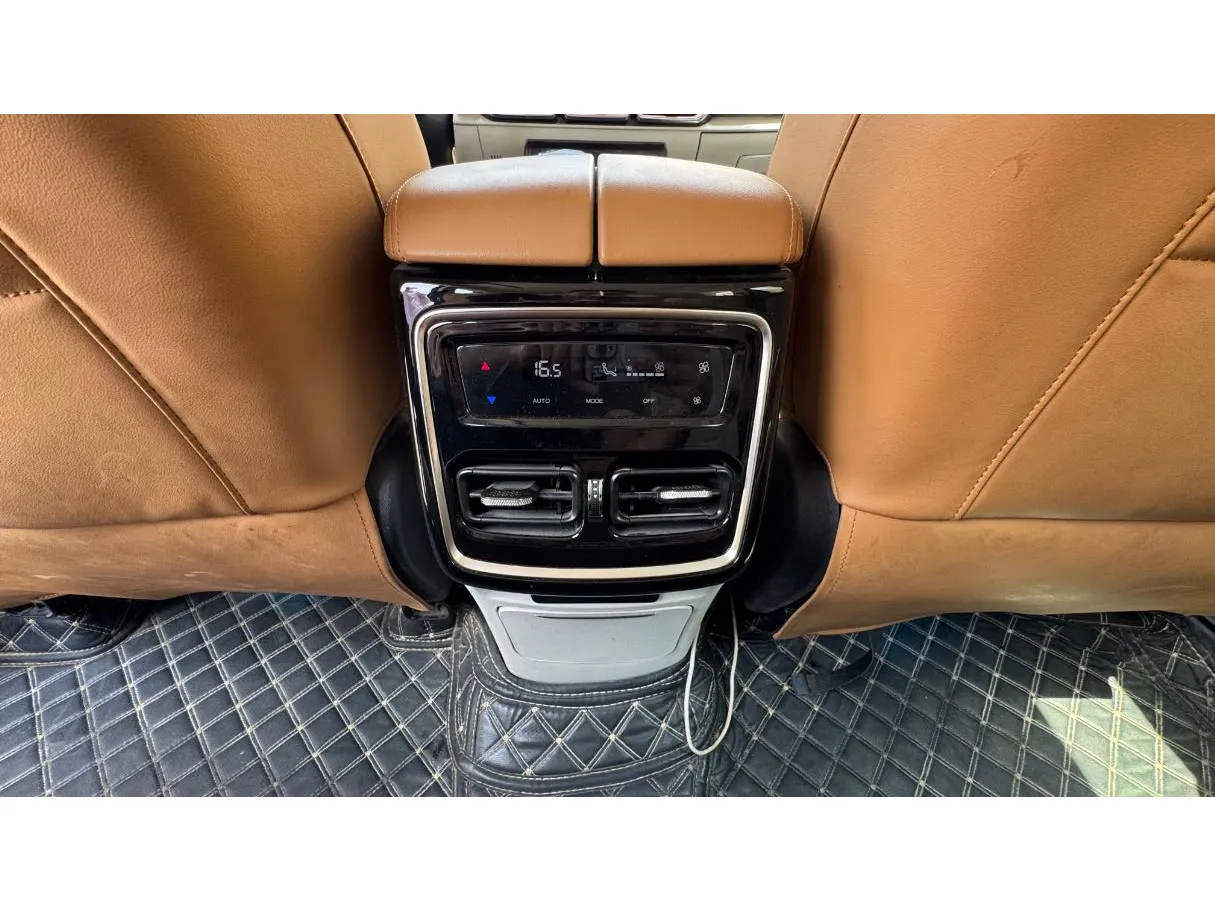 Car image 28
