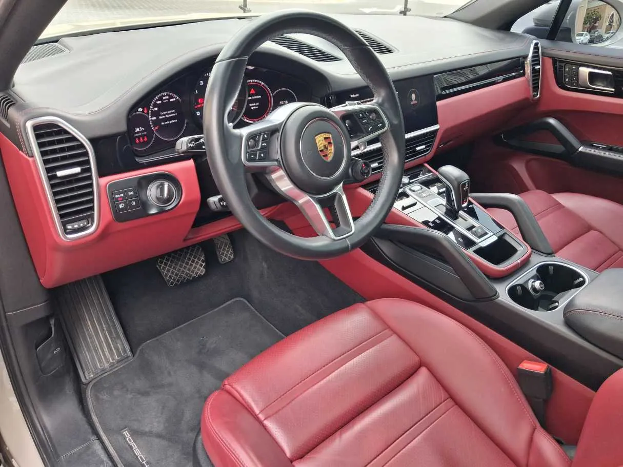 Car image 11