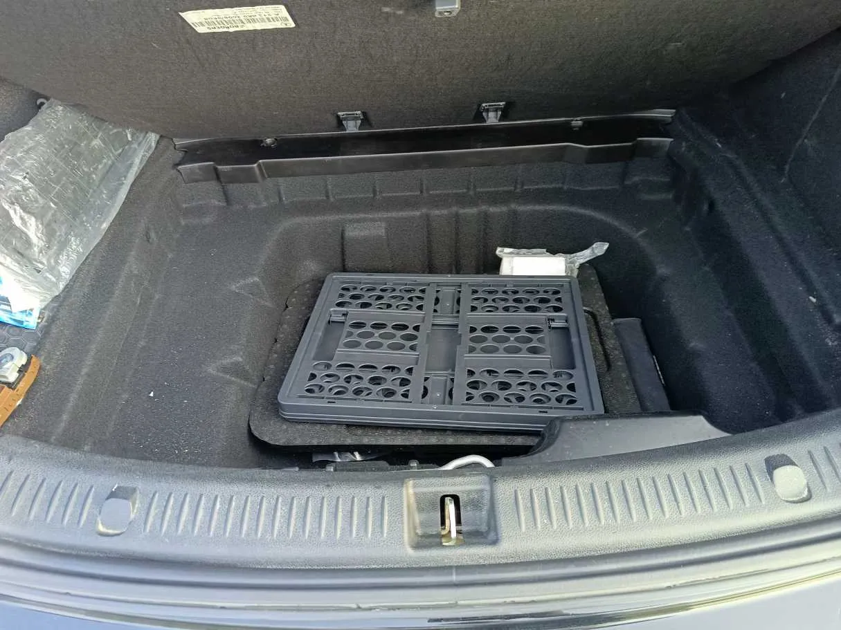 Car image 27