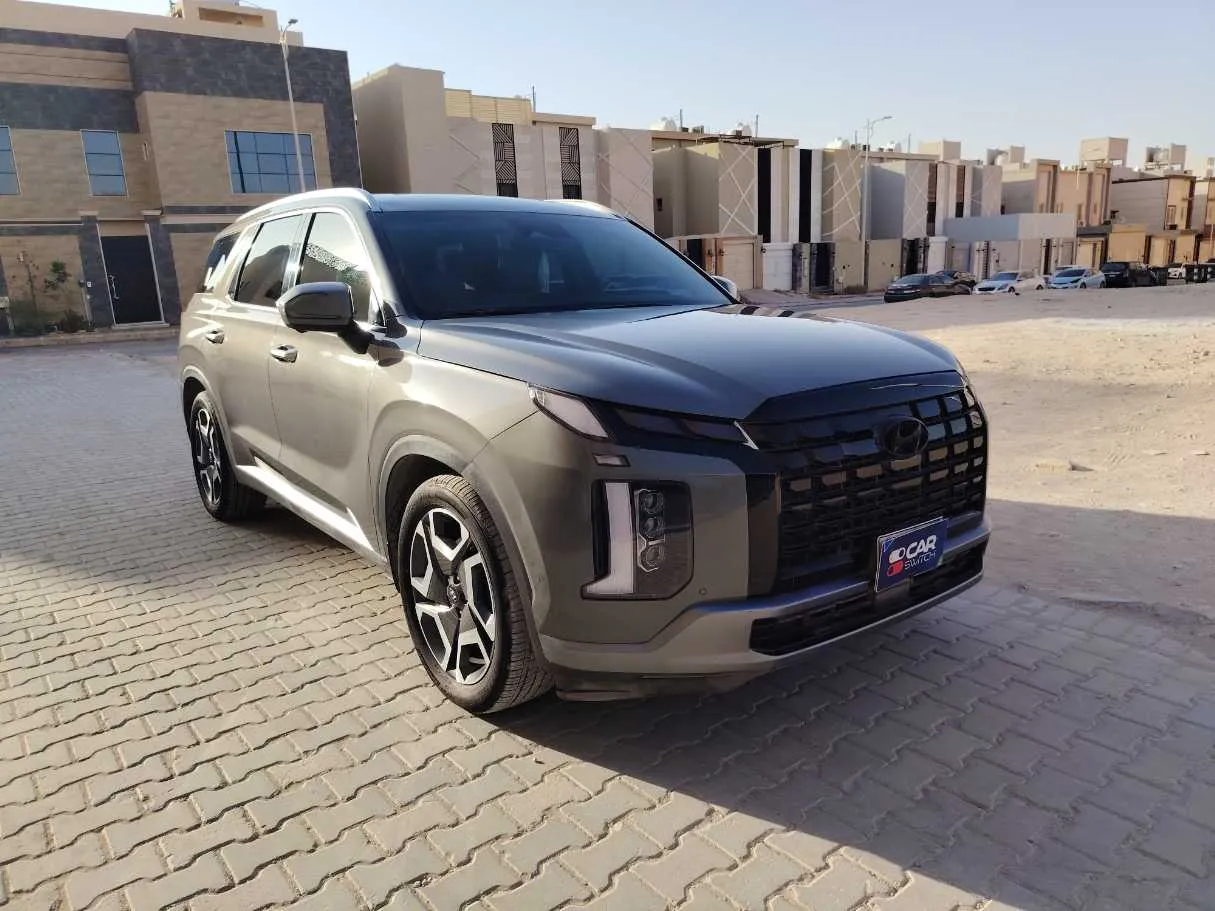 Car image 3