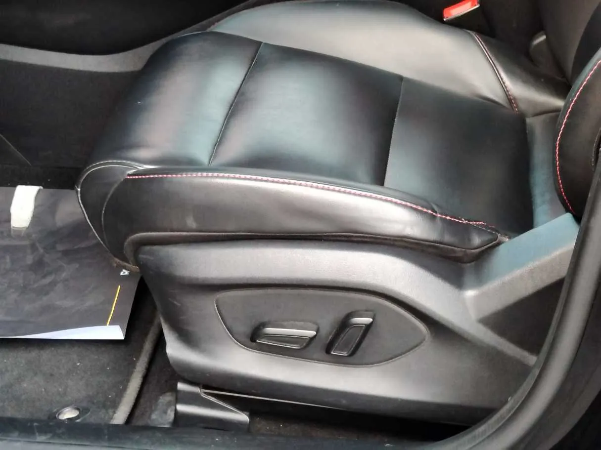 Car image 27