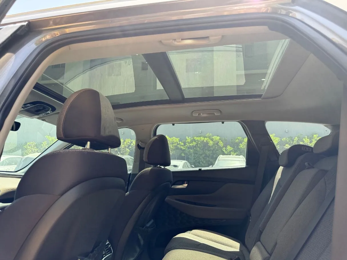 Car image 16