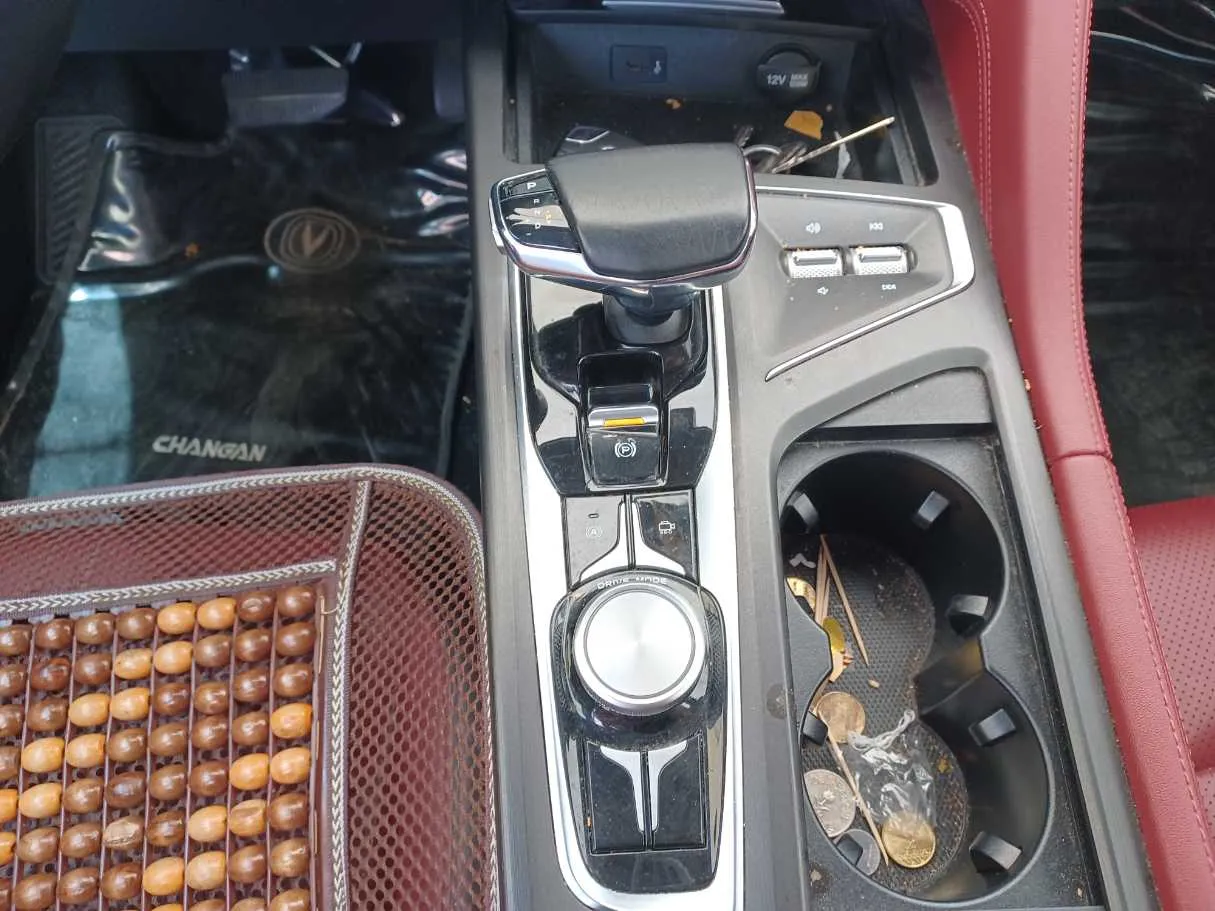 Car image 14