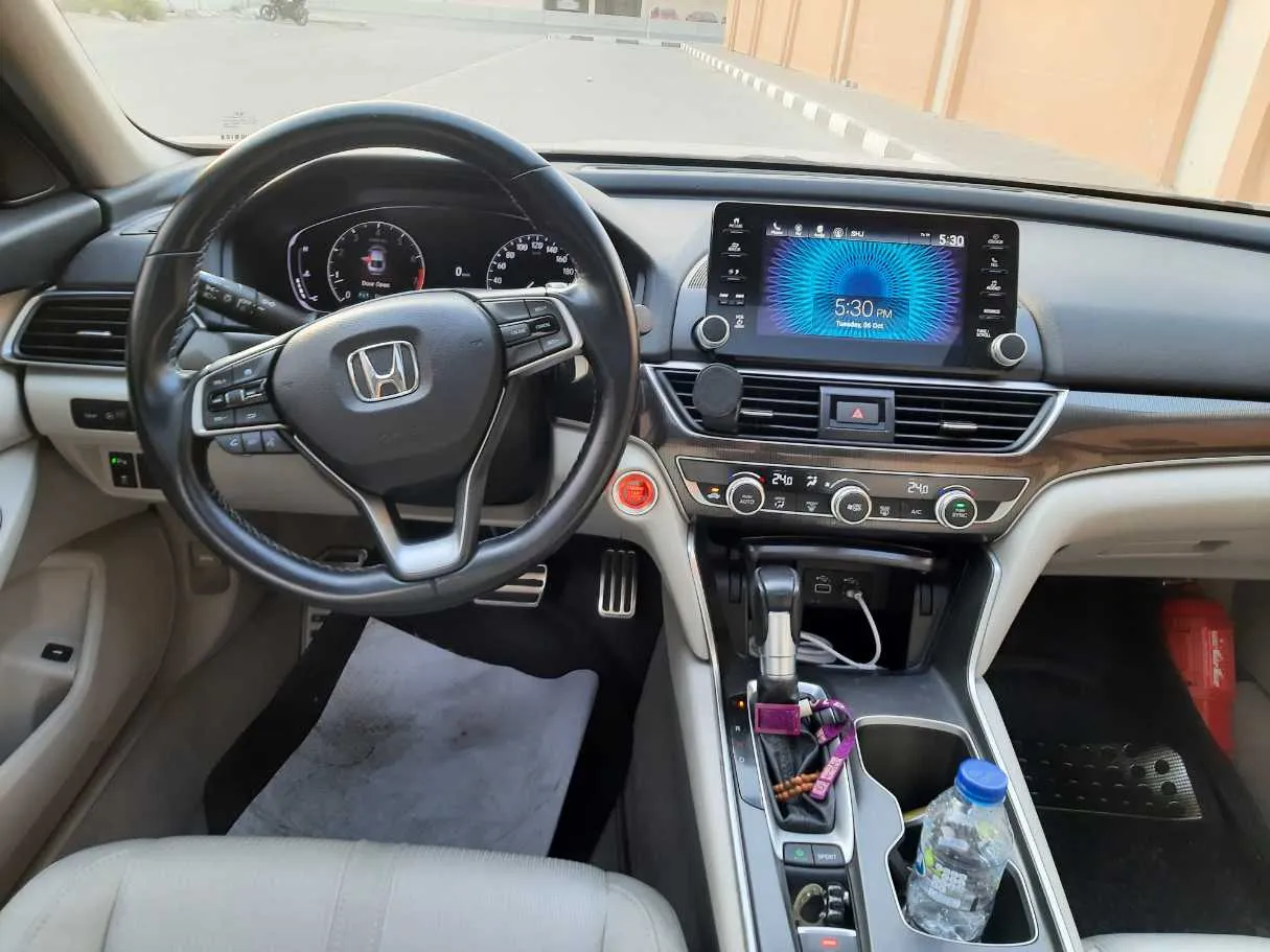 Car image 16
