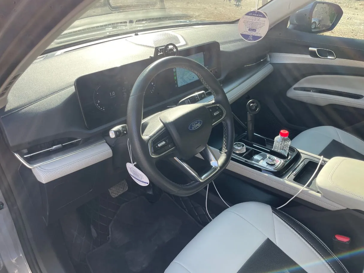 Car image 13