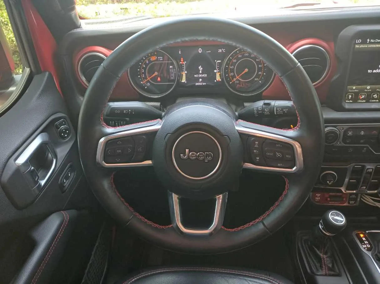 Car image 17
