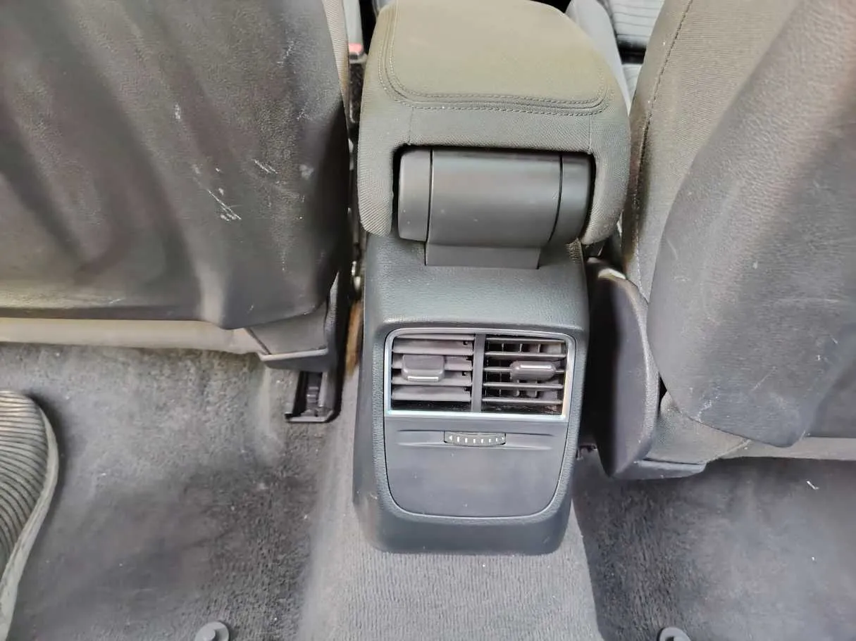 Car image 34