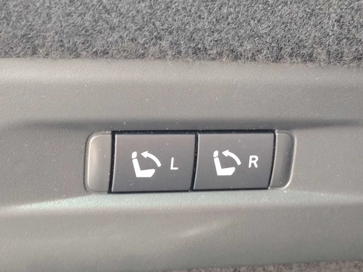 Car image 29