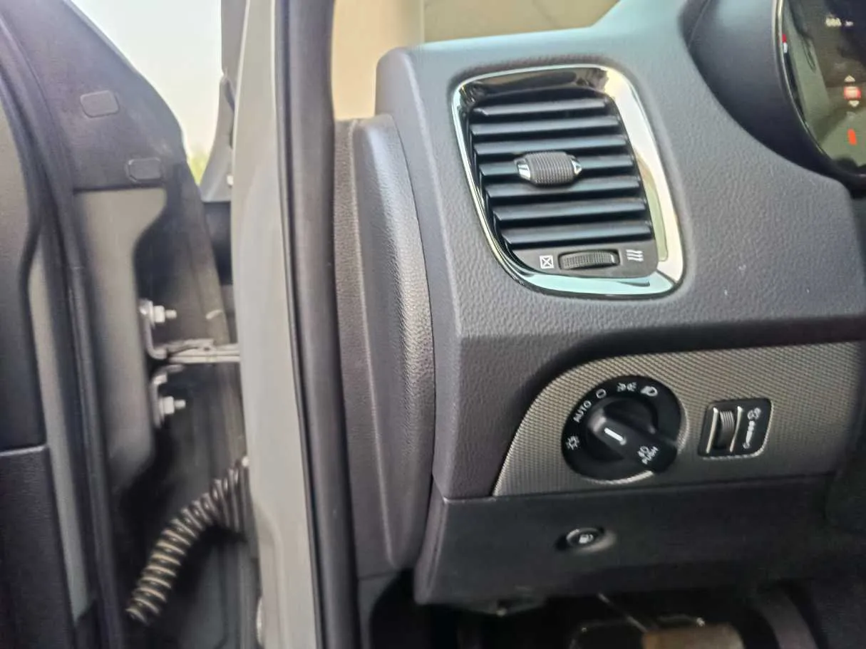Car image 36