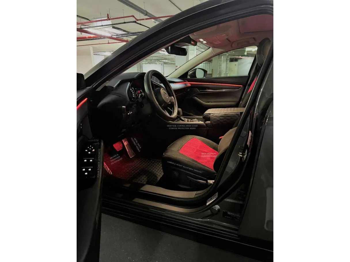 Car image 9