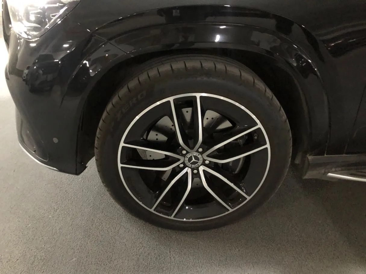 Car image 10
