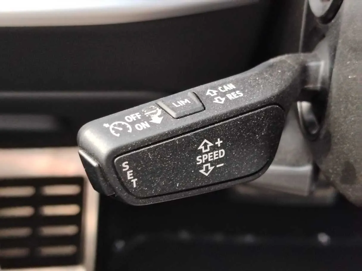 Car image 27