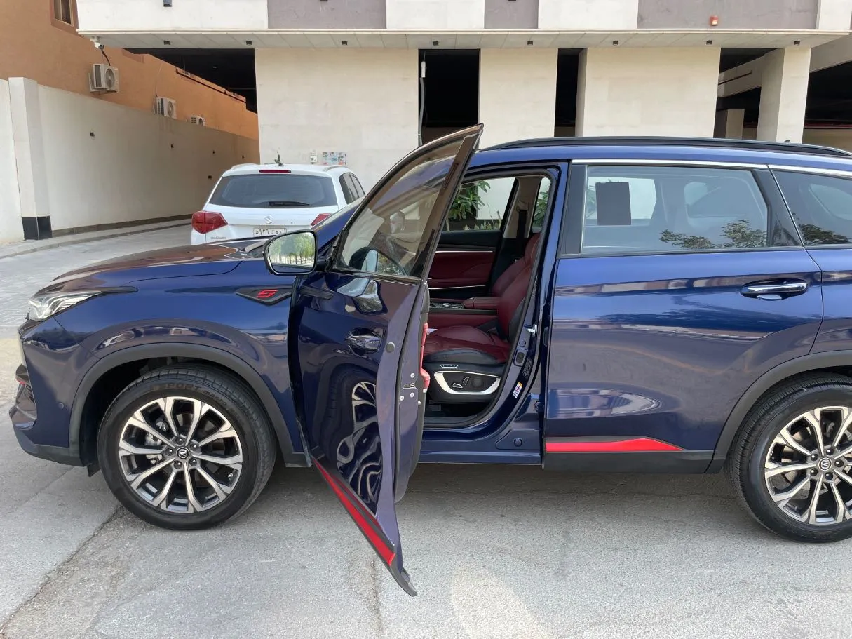 Car image 13