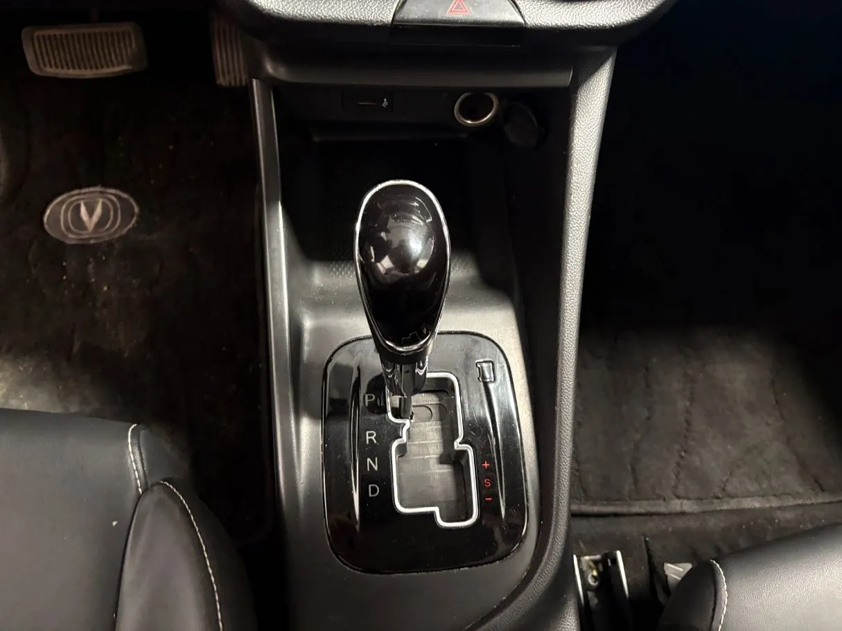 Car image 15