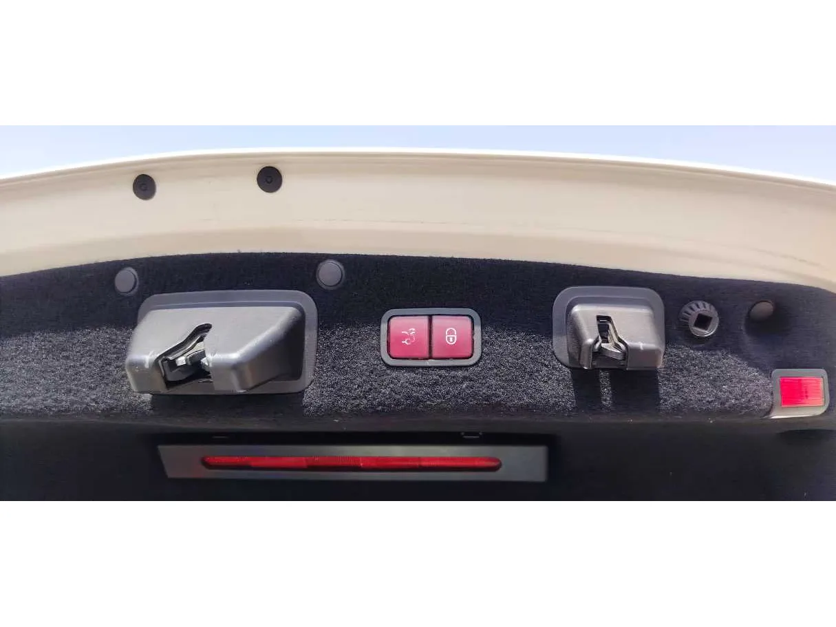 Car image 30
