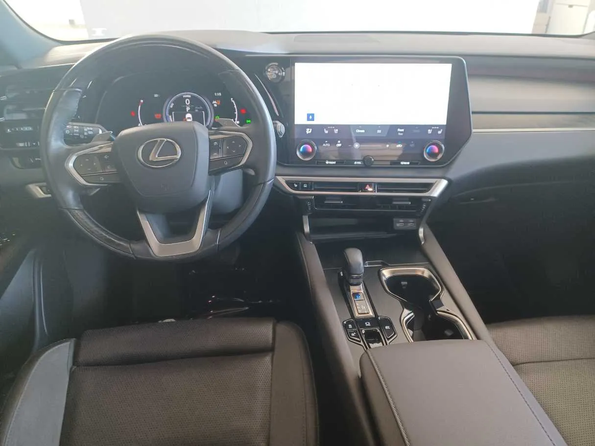 Car image 16