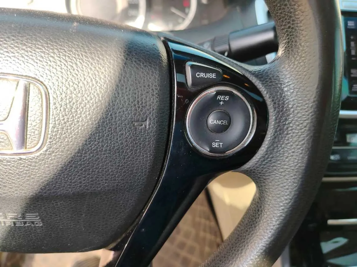 Car image 29