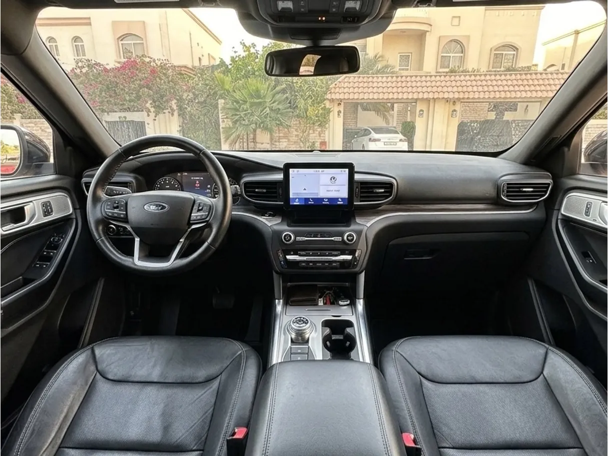 Car image 7