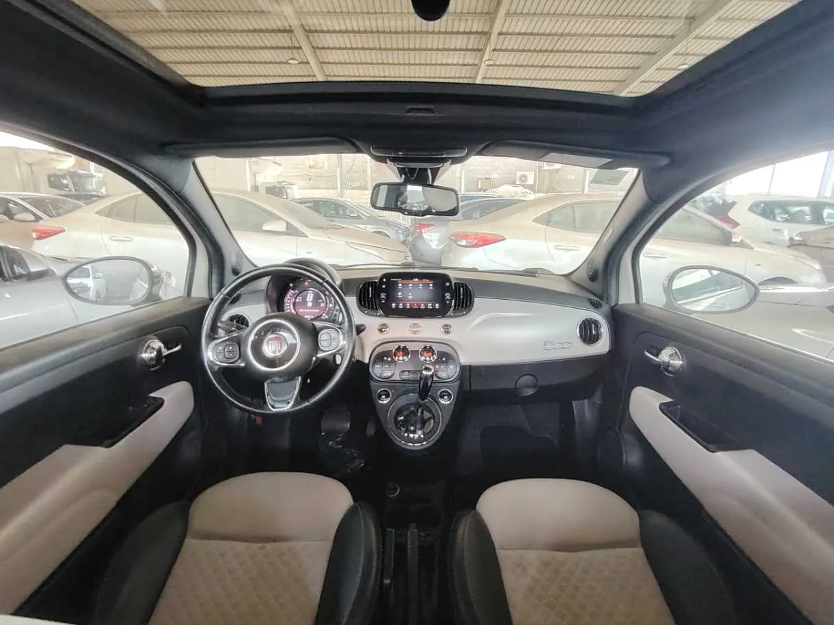 Car image 14