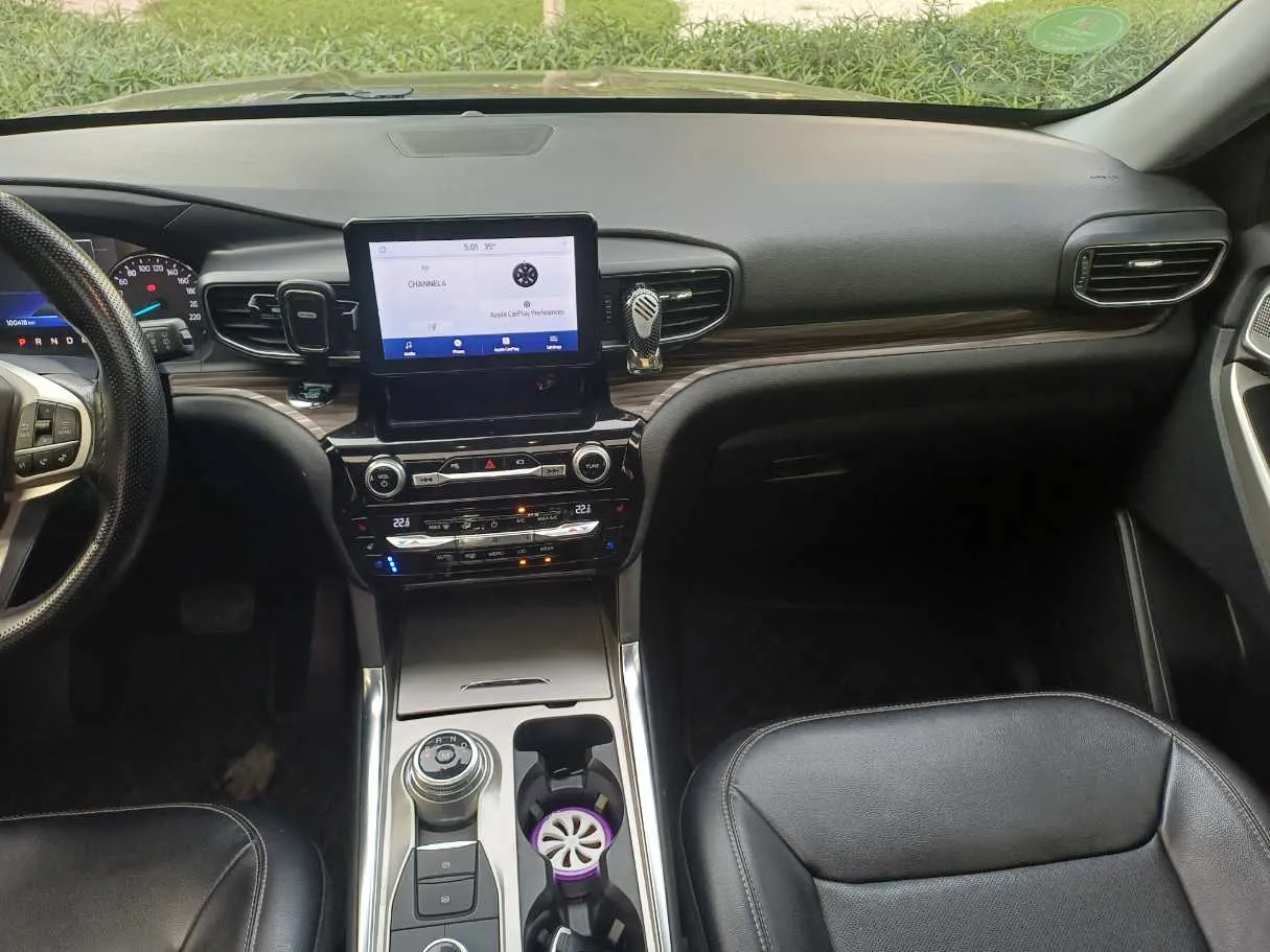 Car image 16