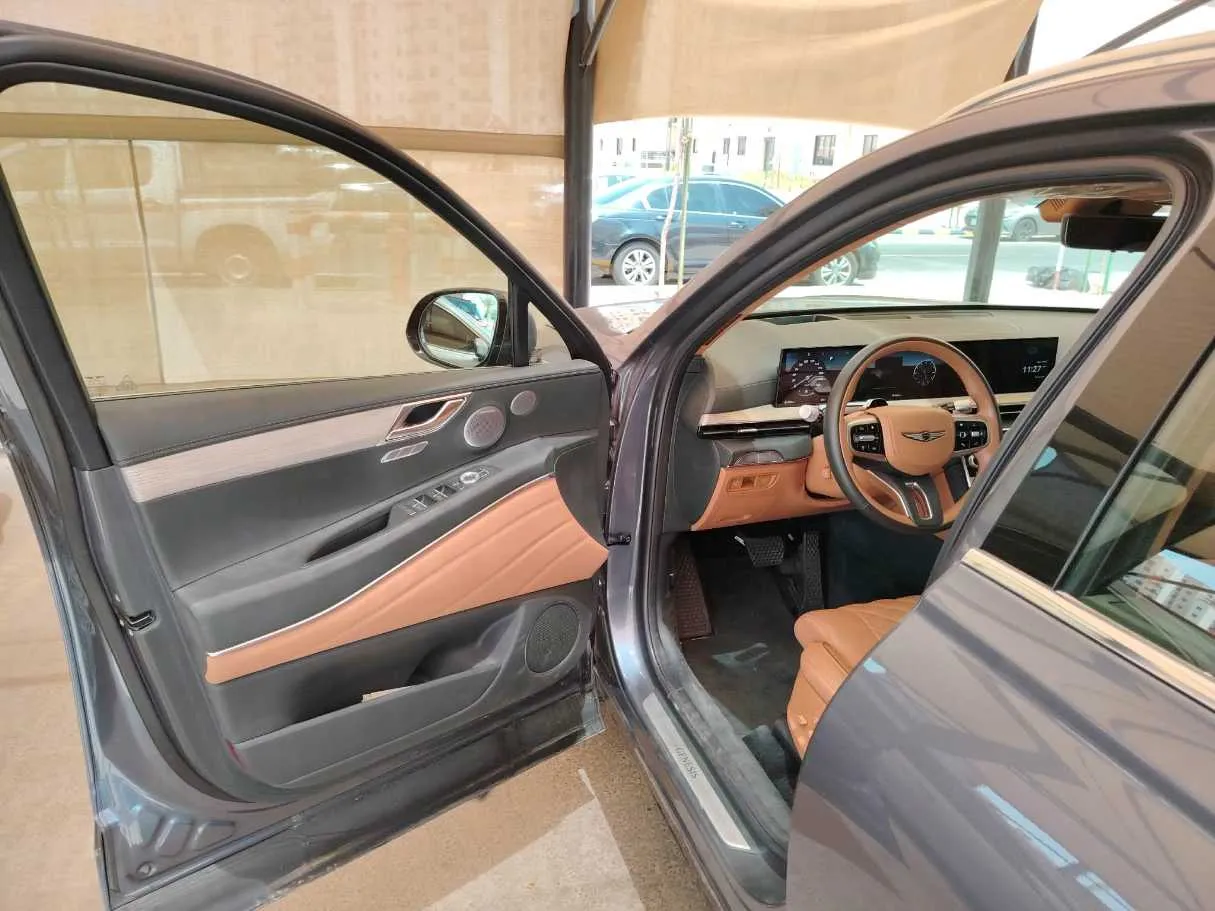 Car image 11