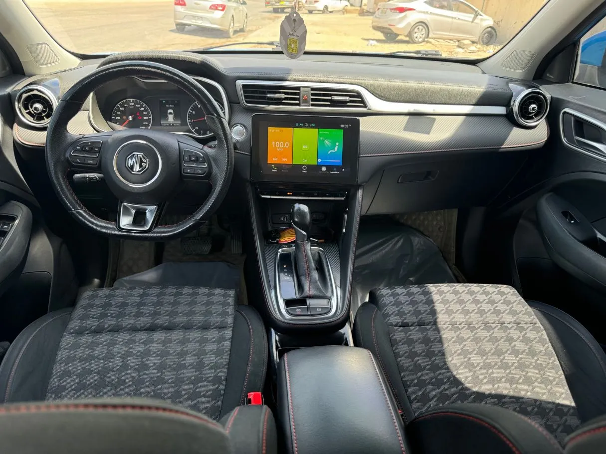 Car image 15