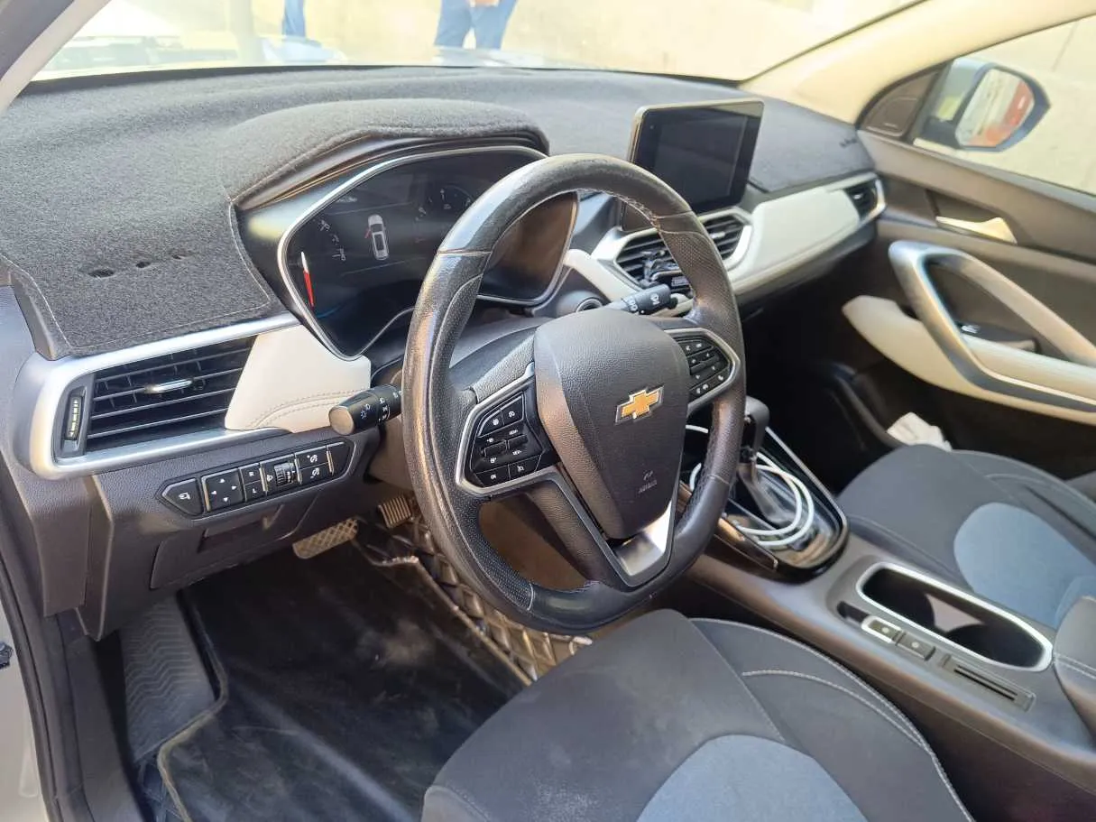 Car image 13