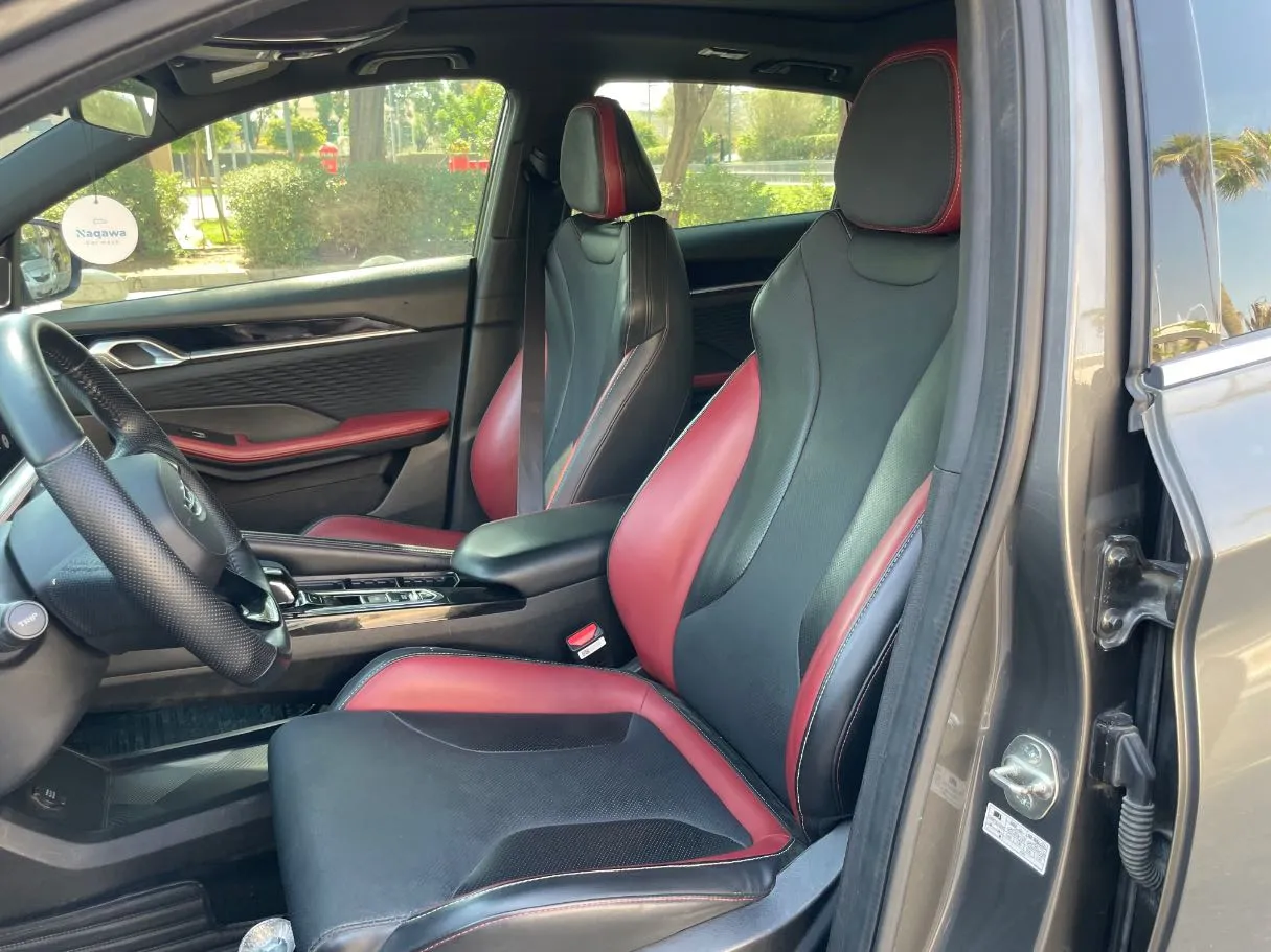 Car image 13