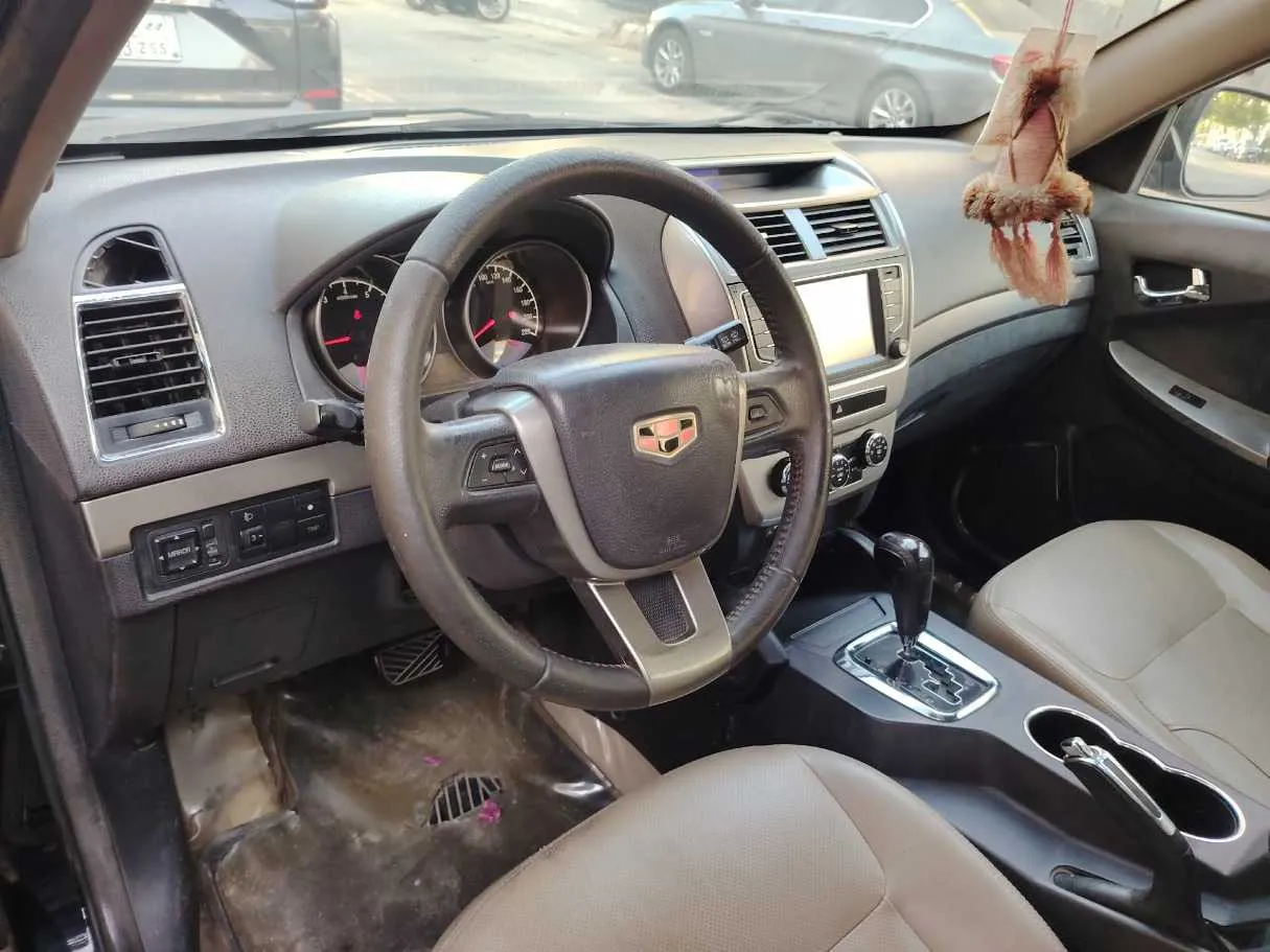 Car image 13