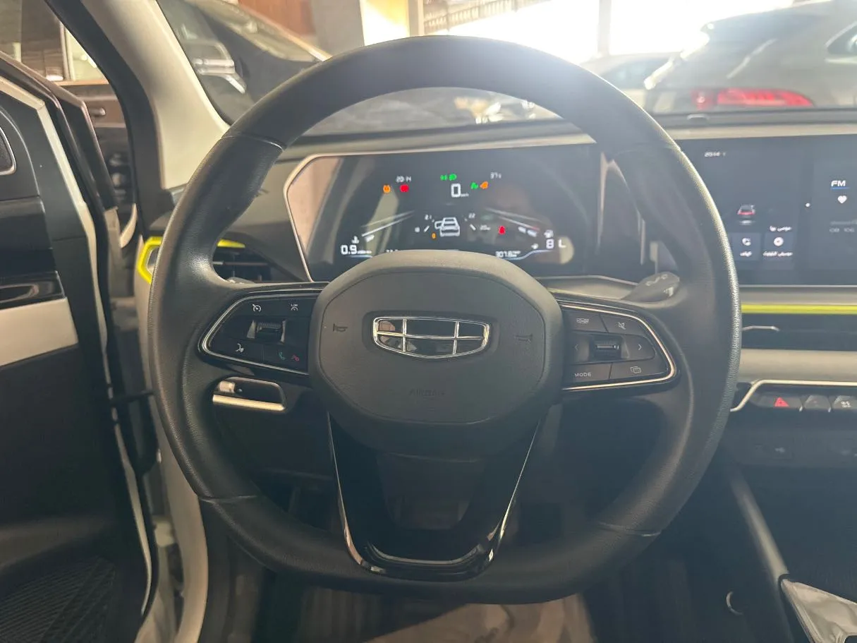 Car image 11